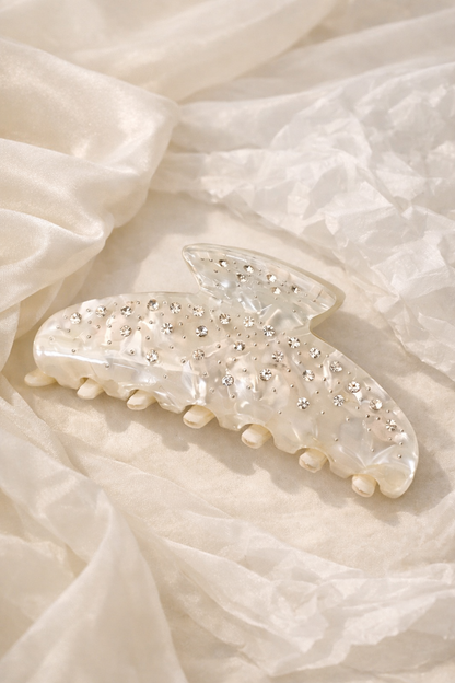 Elara Pearl Gleam Hair Claw