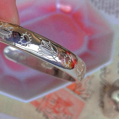 Juno Heartline Edge Bangle